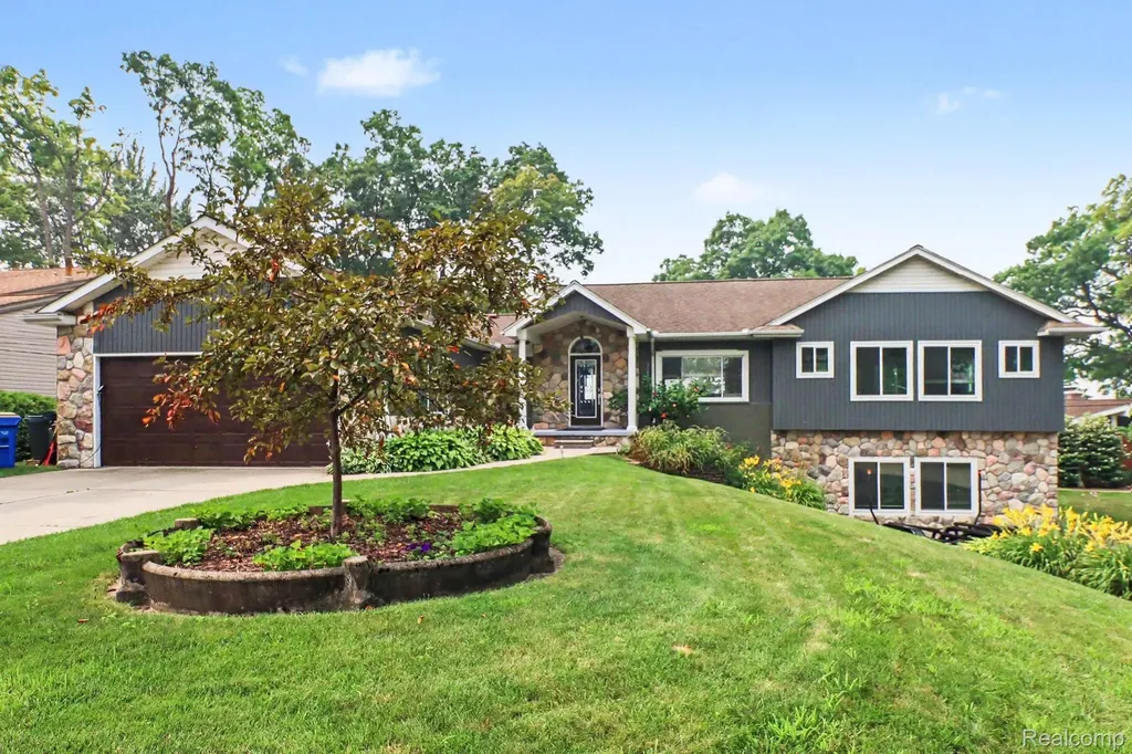 3233 Shawnee Lane Waterford Charter Township MI 48329