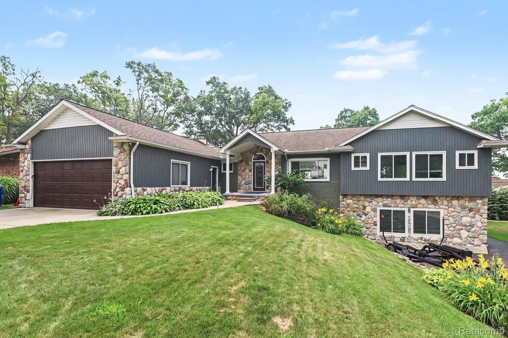 3233 Shawnee Lane Waterford Charter Township MI 48329