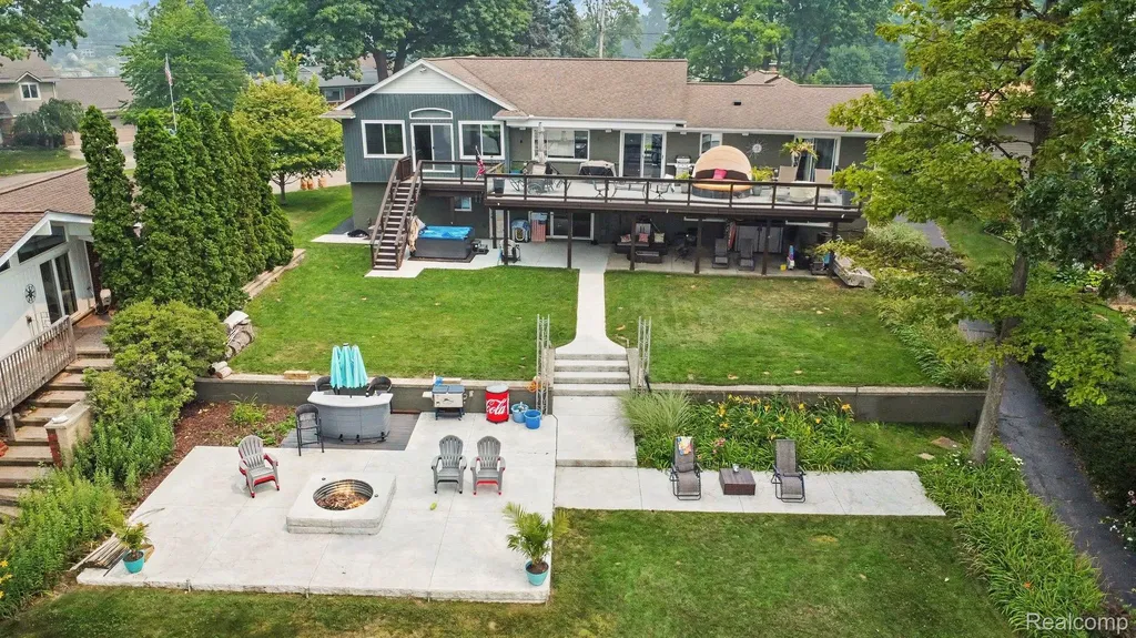 3233 Shawnee Lane Waterford Charter Township MI 48329