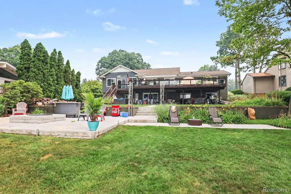 3233 Shawnee Lane Waterford Charter Township MI 48329