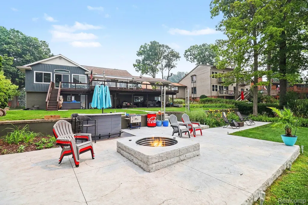 3233 Shawnee Lane Waterford Charter Township MI 48329