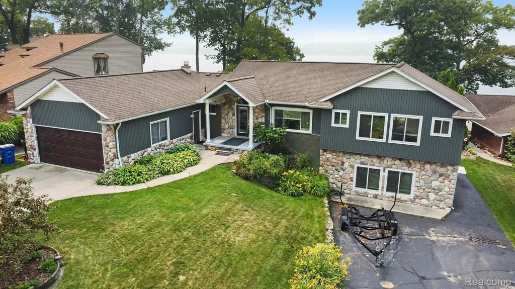 3233 Shawnee Lane Waterford Charter Township MI 48329