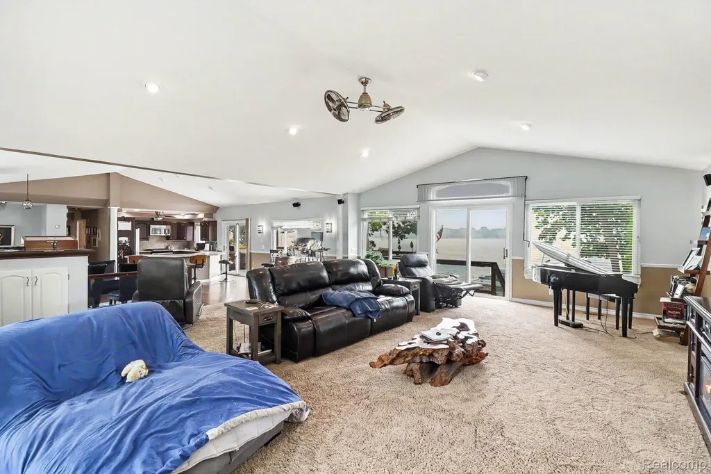 3233 Shawnee Lane Waterford Charter Township MI 48329