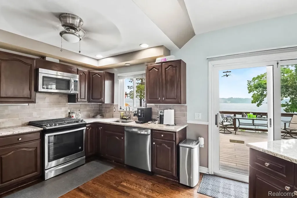3233 Shawnee Lane Waterford Charter Township MI 48329