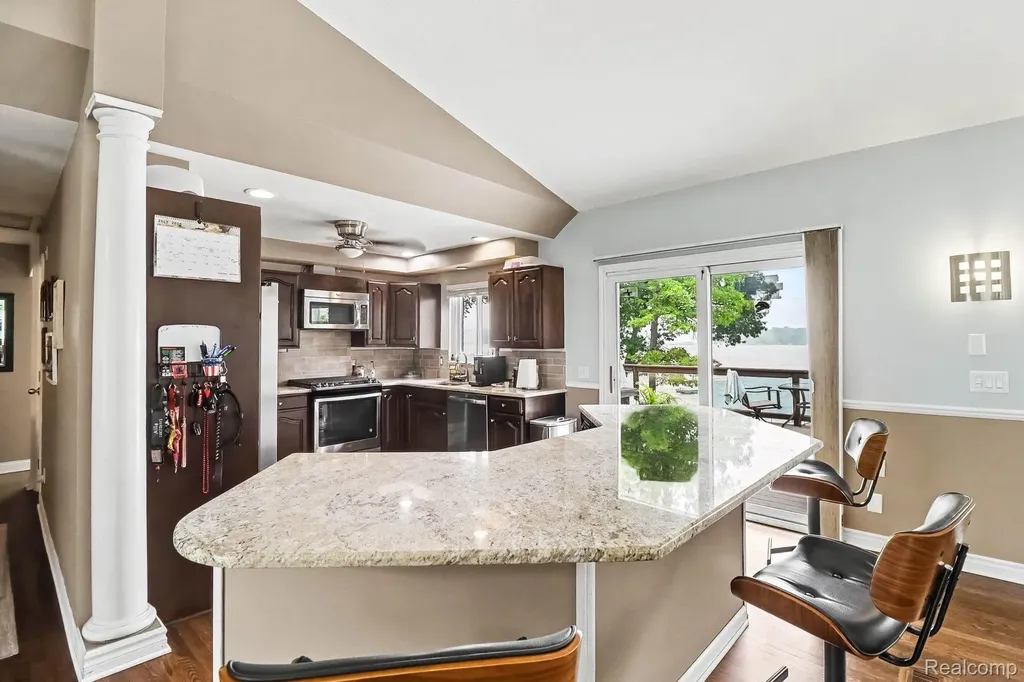 3233 Shawnee Lane Waterford Charter Township MI 48329