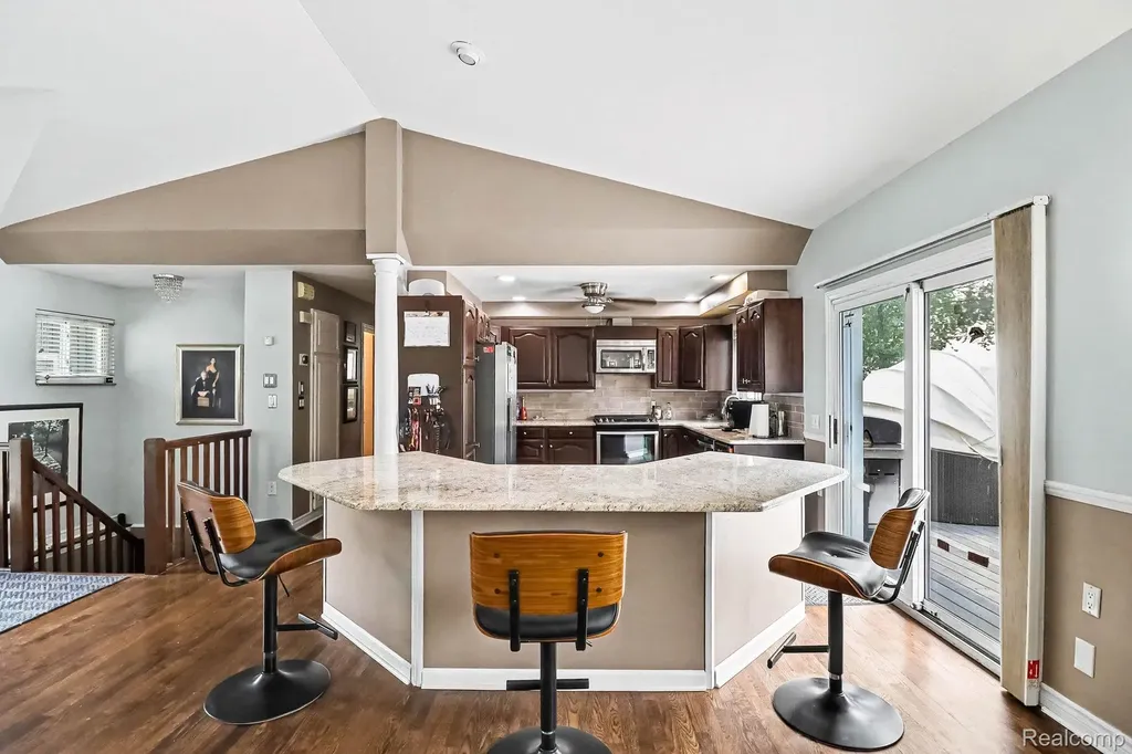 3233 Shawnee Lane Waterford Charter Township MI 48329