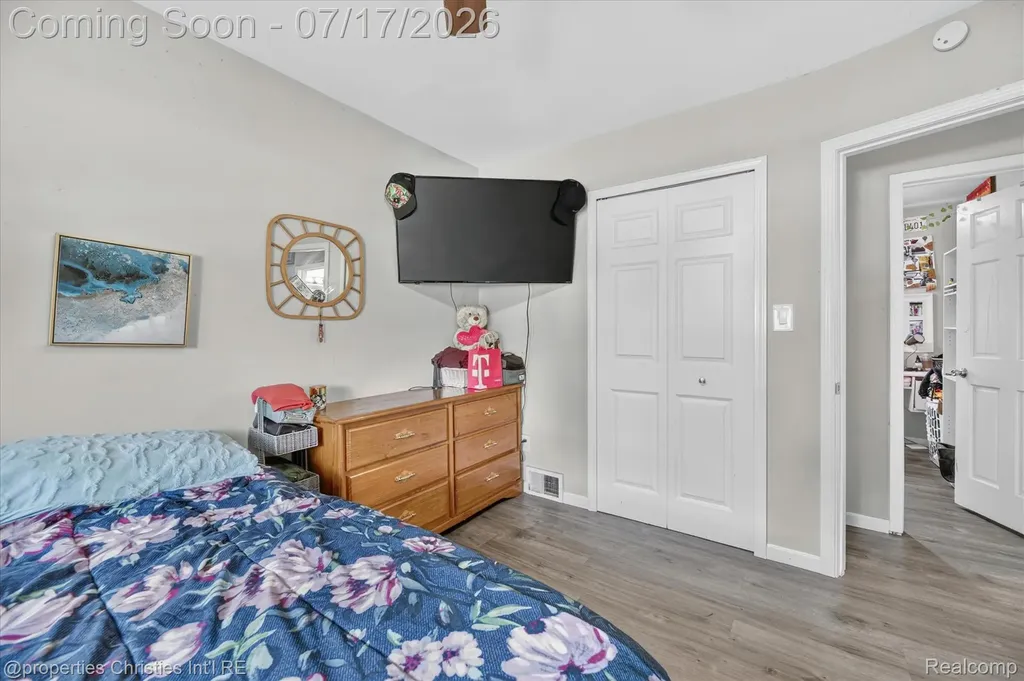 34329 Florence Street Westland City MI 48185