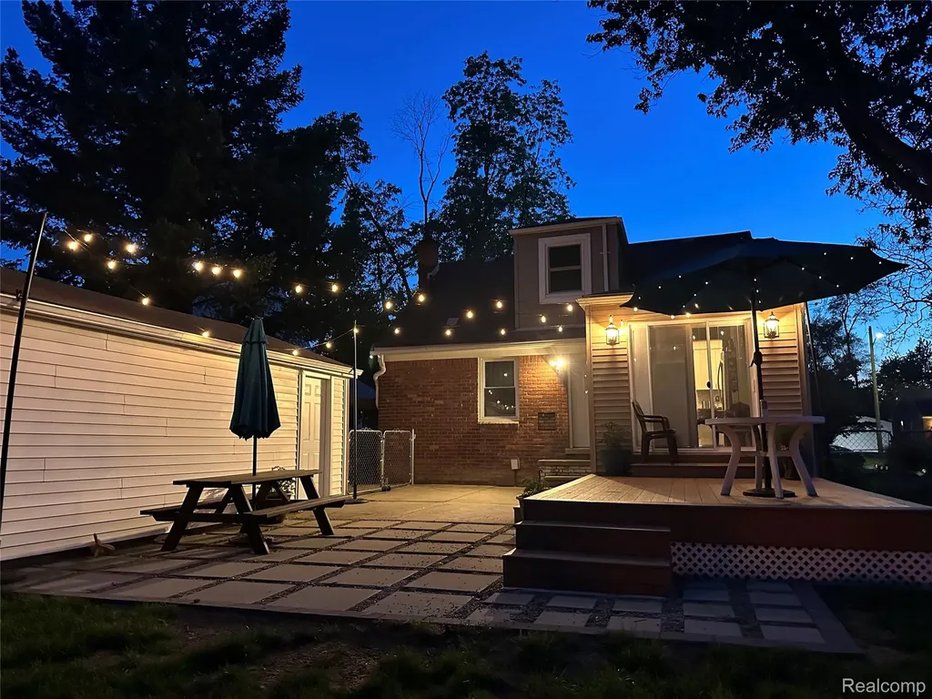 17200 Norborne Redford Charter Township MI 48240