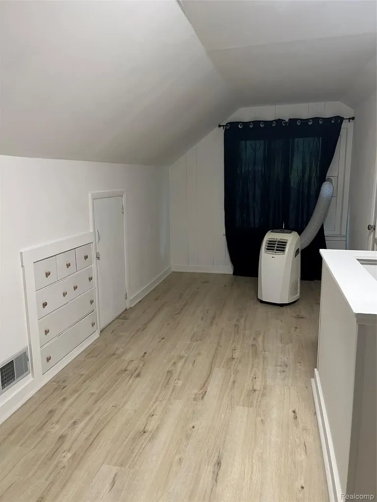 17200 Norborne Redford Charter Township MI 48240
