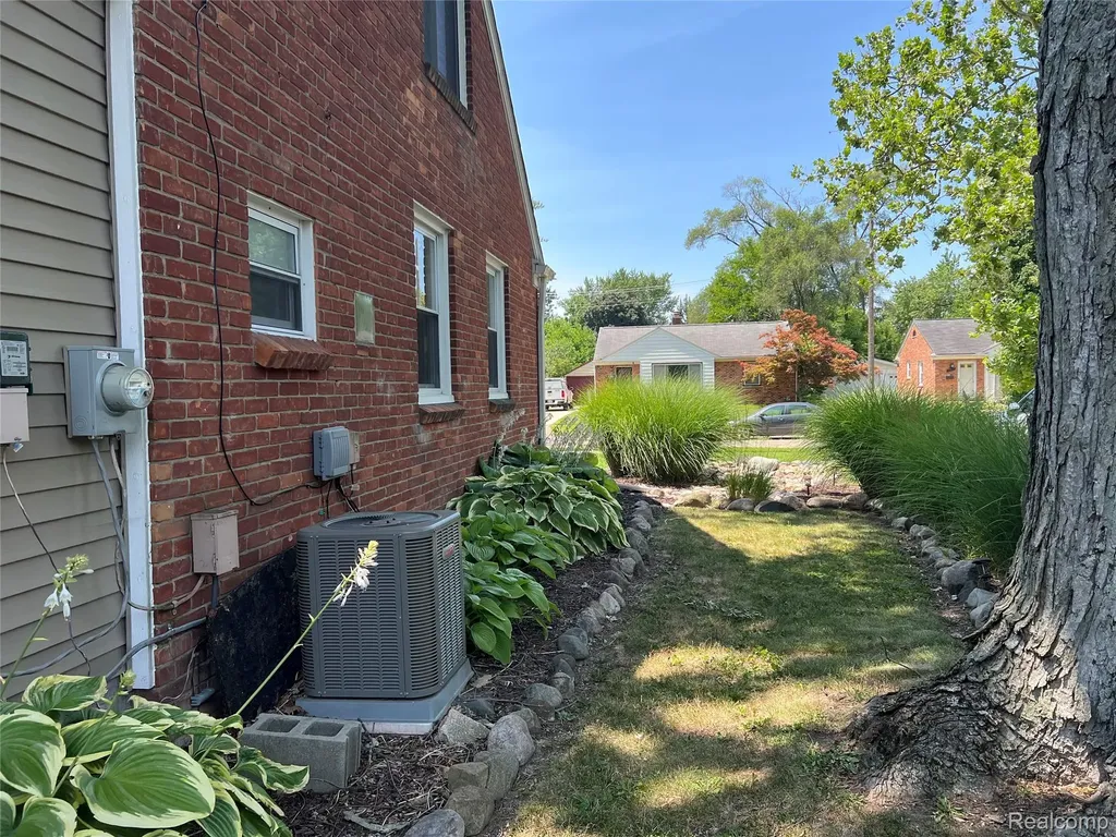17200 Norborne Redford Charter Township MI 48240