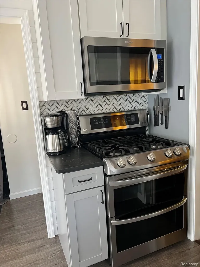 17200 Norborne Redford Charter Township MI 48240