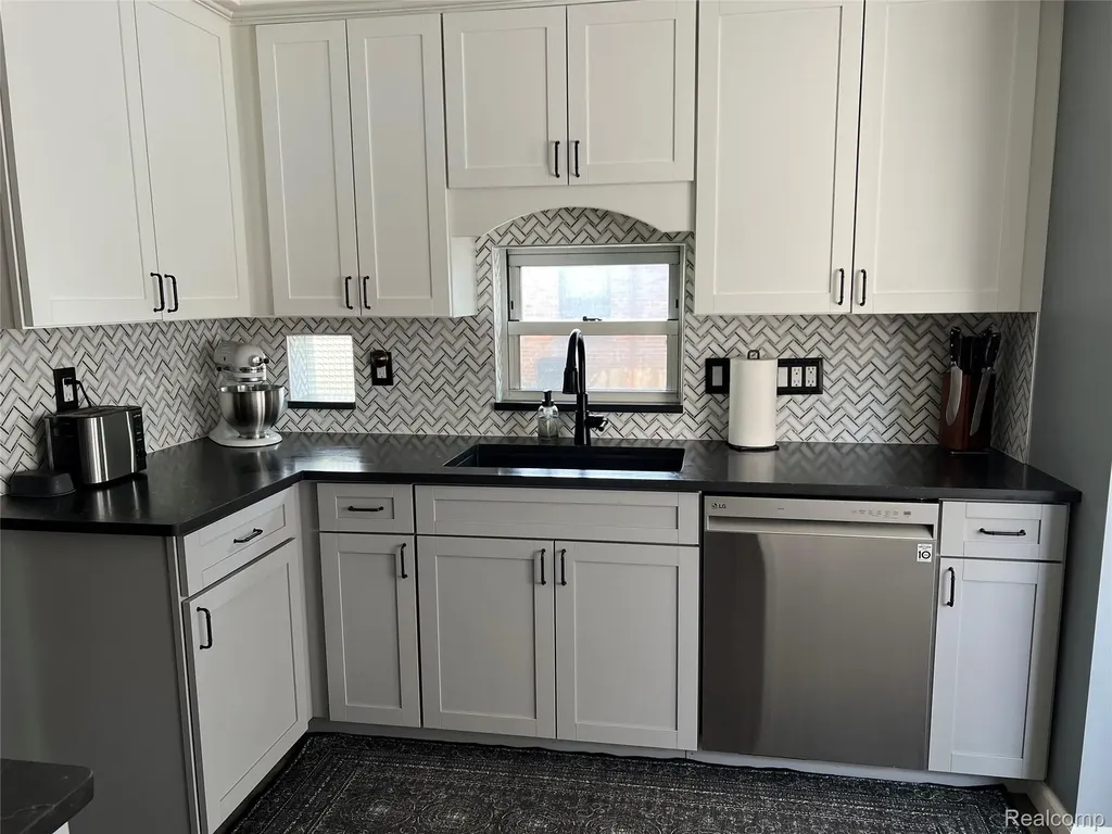17200 Norborne Redford Charter Township MI 48240