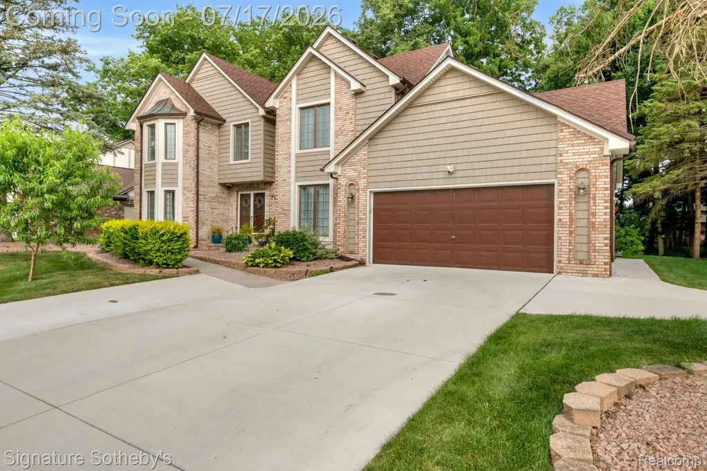 23134 Fox Creek Farmington Hills City MI 48335