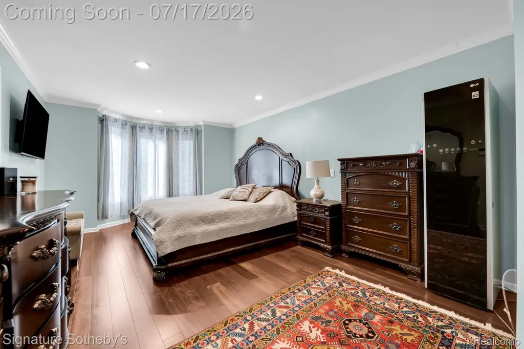 23134 Fox Creek Farmington Hills City MI 48335