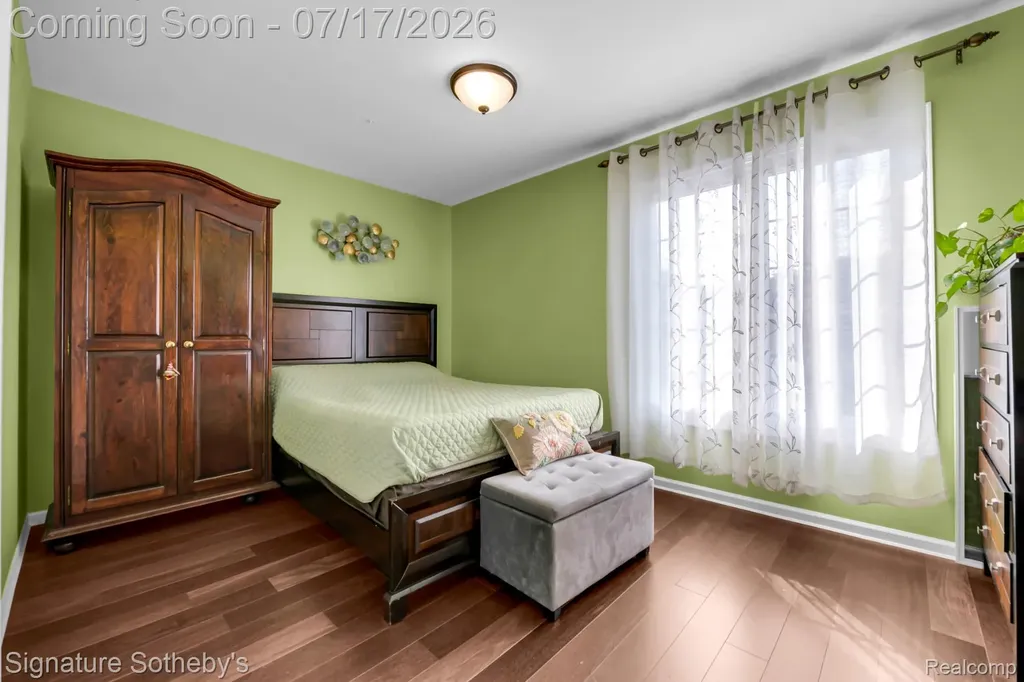 23134 Fox Creek Farmington Hills City MI 48335