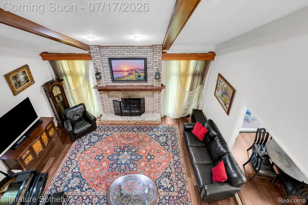 23134 Fox Creek Farmington Hills City MI 48335
