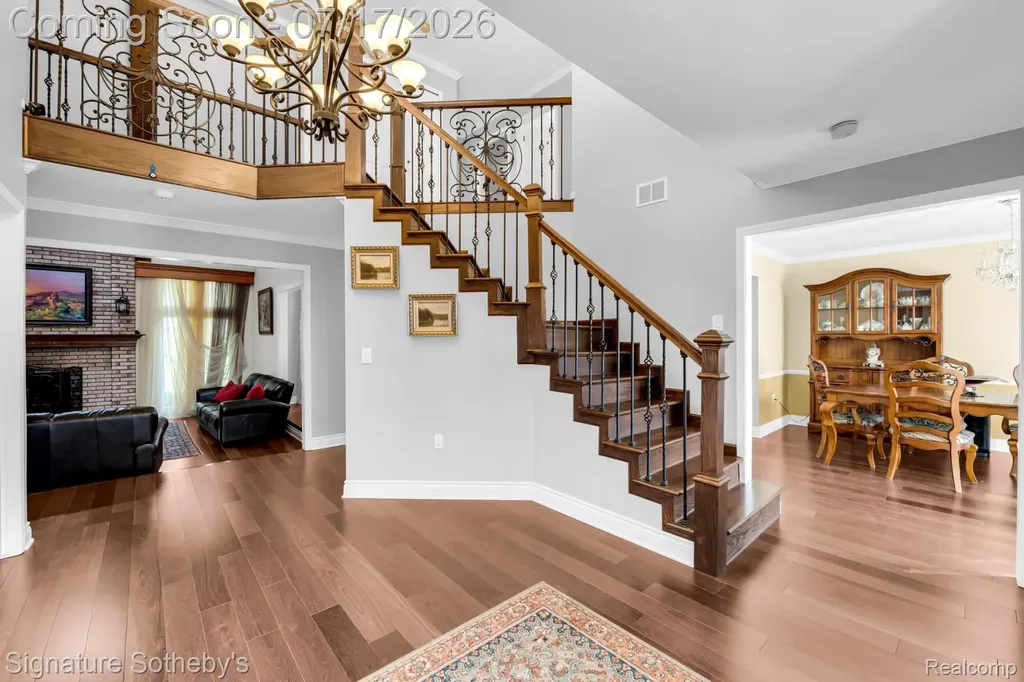 23134 Fox Creek Farmington Hills City MI 48335