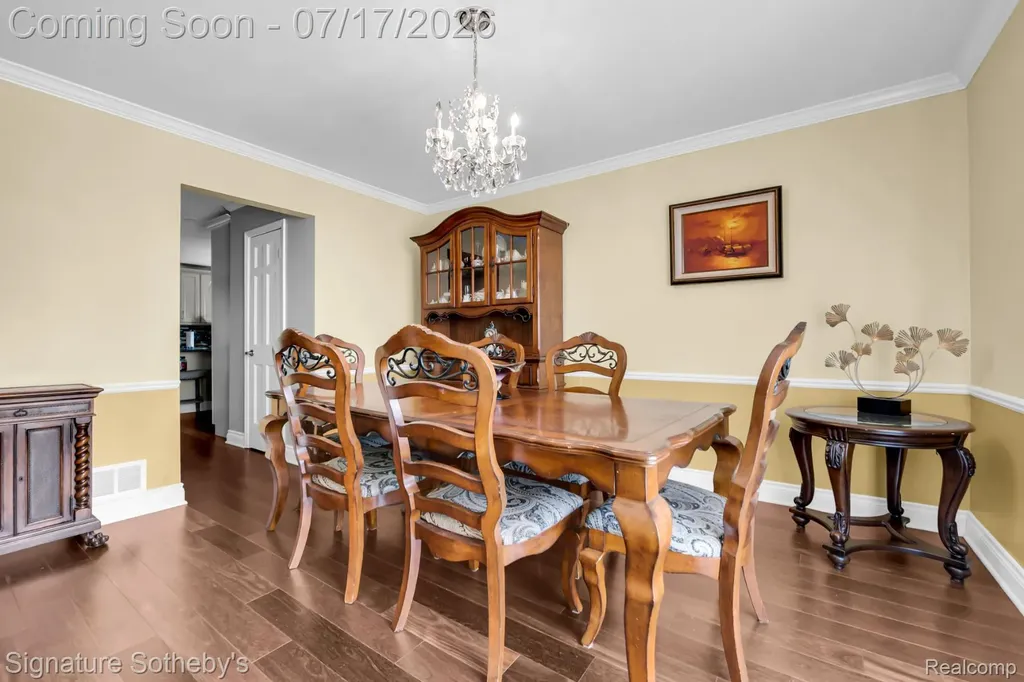 23134 Fox Creek Farmington Hills City MI 48335