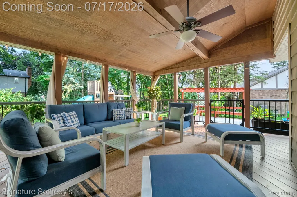 23134 Fox Creek Farmington Hills City MI 48335
