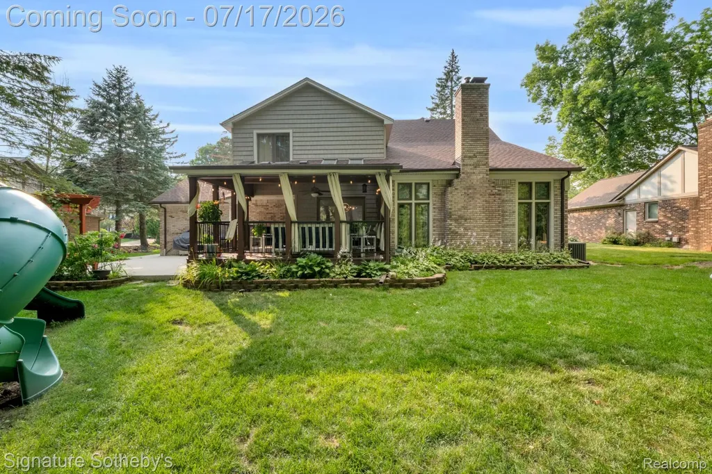 23134 Fox Creek Farmington Hills City MI 48335