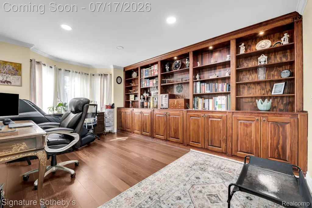 23134 Fox Creek Farmington Hills City MI 48335