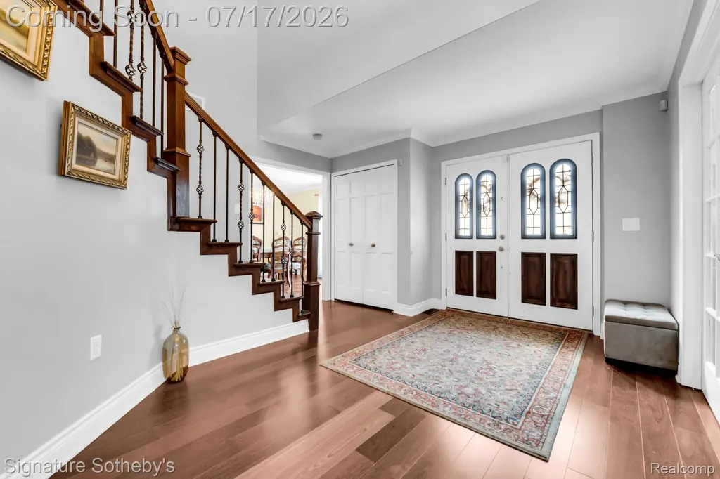 23134 Fox Creek Farmington Hills City MI 48335