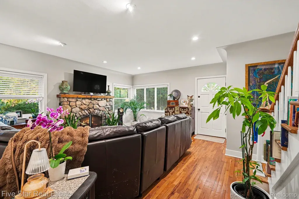 6700 Pontiac Trail Road West Bloomfield Charter Township MI 48323