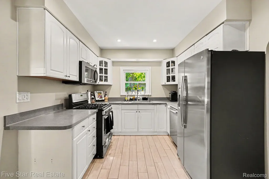 6700 Pontiac Trail Road West Bloomfield Charter Township MI 48323