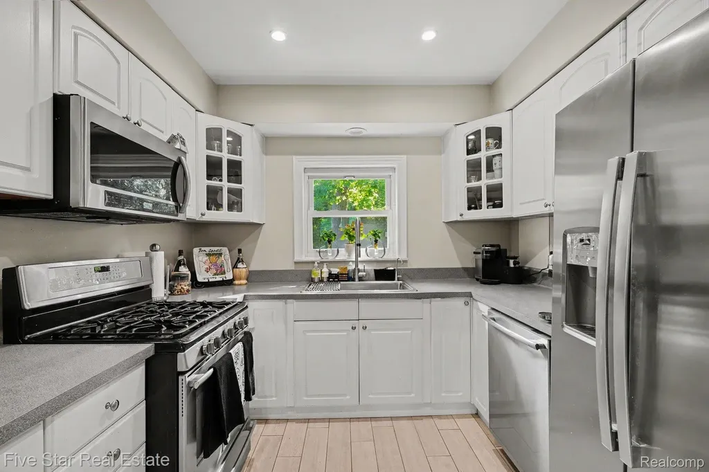 6700 Pontiac Trail Road West Bloomfield Charter Township MI 48323