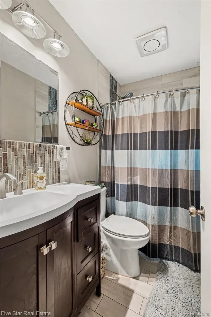 6700 Pontiac Trail Road West Bloomfield Charter Township MI 48323