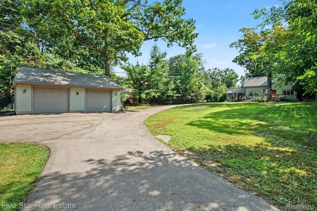 6700 Pontiac Trail Road West Bloomfield Charter Township MI 48323