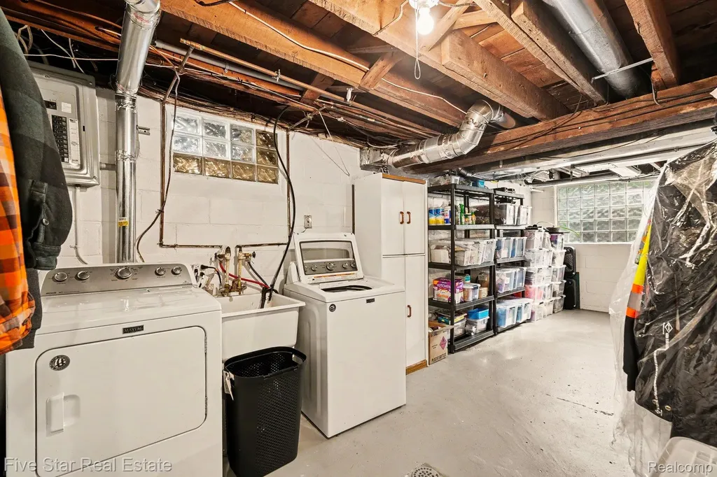 6700 Pontiac Trail Road West Bloomfield Charter Township MI 48323