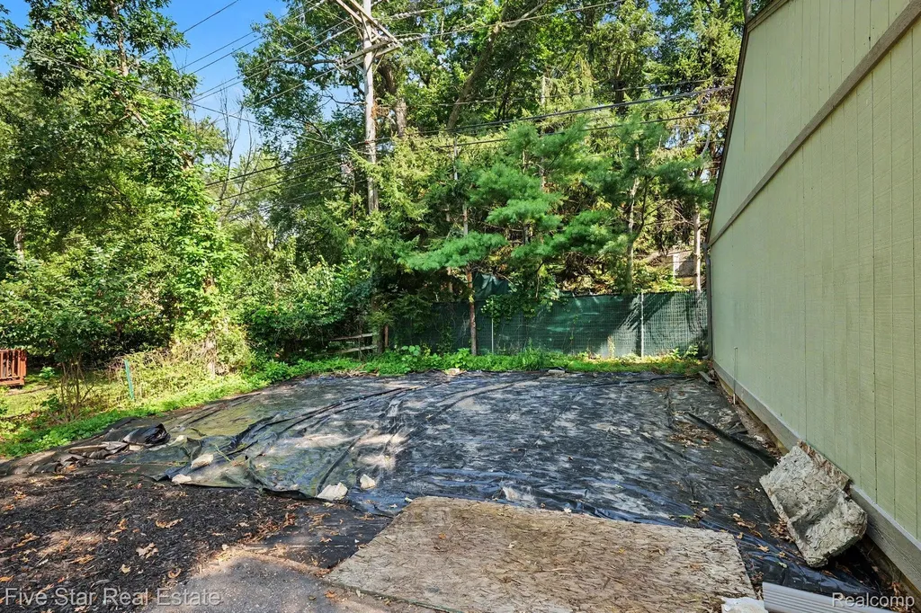 6700 Pontiac Trail Road West Bloomfield Charter Township MI 48323