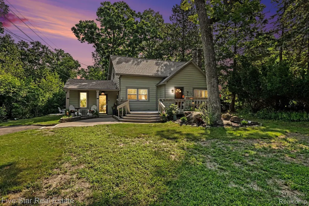 6700 Pontiac Trail Road West Bloomfield Charter Township MI 48323