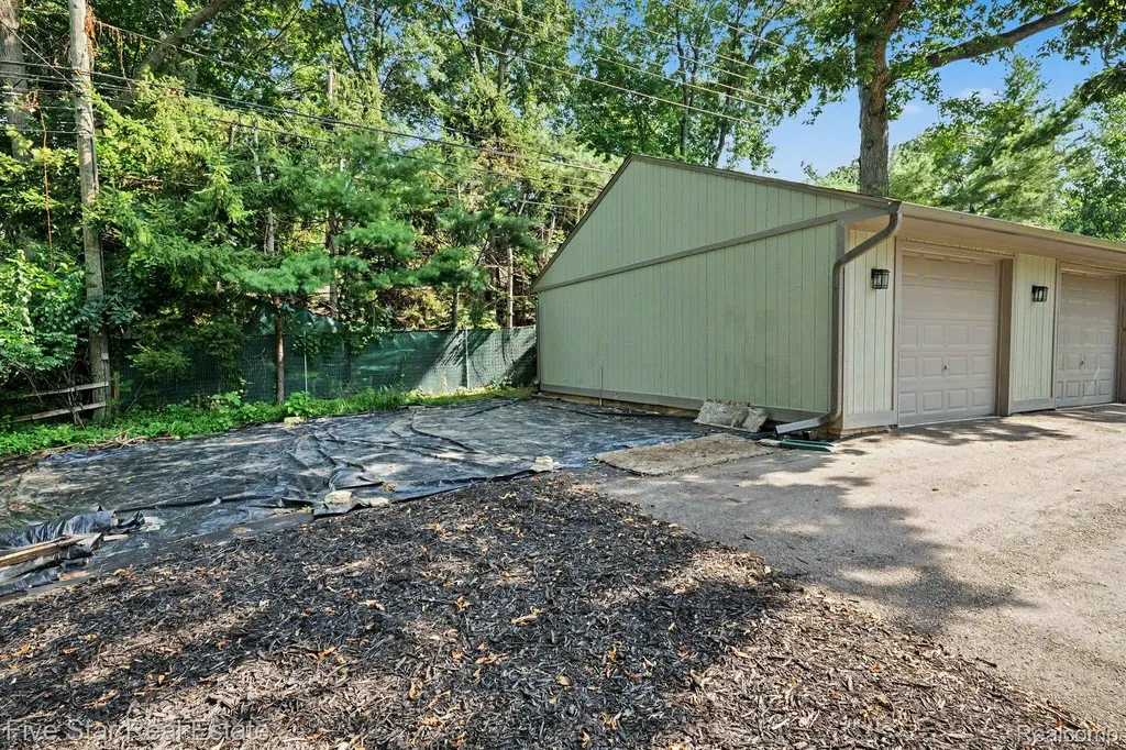 6700 Pontiac Trail Road West Bloomfield Charter Township MI 48323