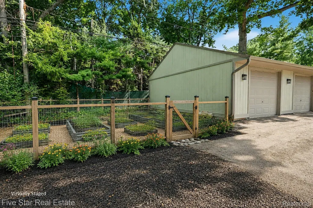 6700 Pontiac Trail Road West Bloomfield Charter Township MI 48323