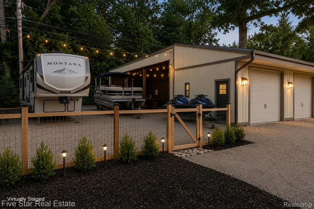 6700 Pontiac Trail Road West Bloomfield Charter Township MI 48323