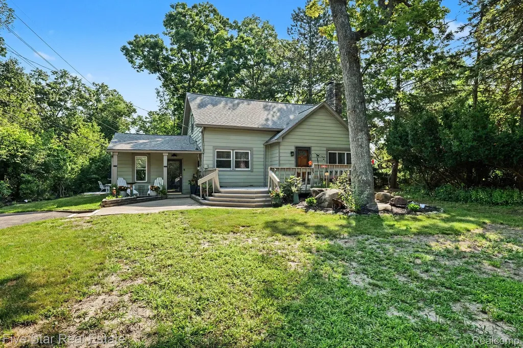 6700 Pontiac Trail Road West Bloomfield Charter Township MI 48323