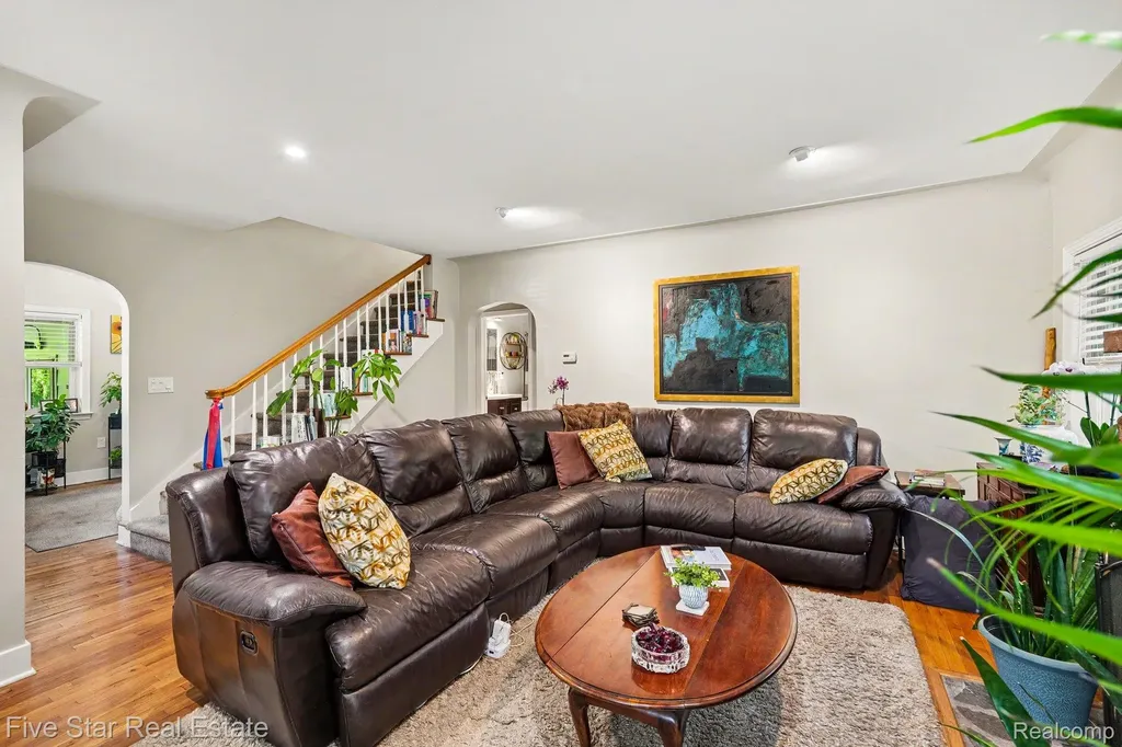 6700 Pontiac Trail Road West Bloomfield Charter Township MI 48323