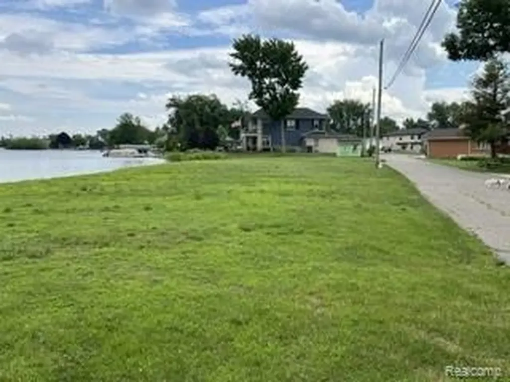 9510 Buckingham White Lake Charter Township MI 48386