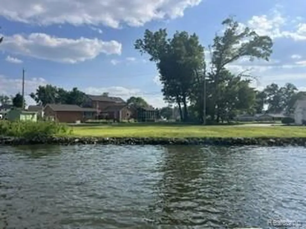 9510 Buckingham White Lake Charter Township MI 48386