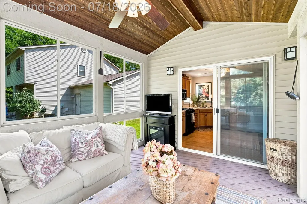 3214 Greenwood Drive Rochester Hills City MI 48309