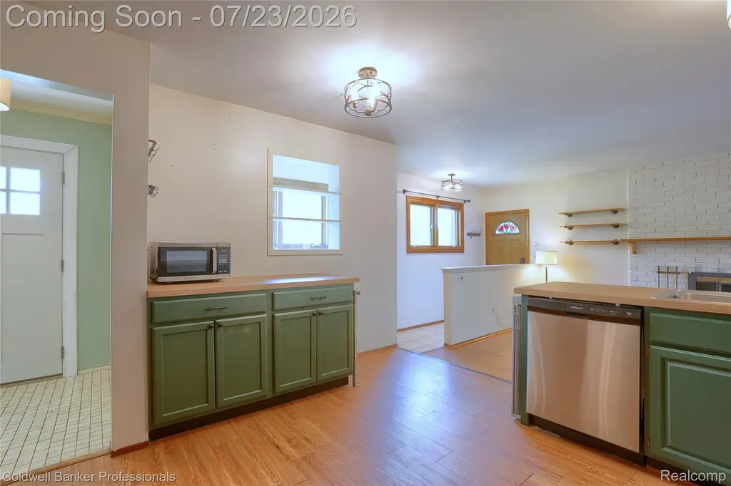 37161 Castleton Drive Sterling Heights City MI 48312