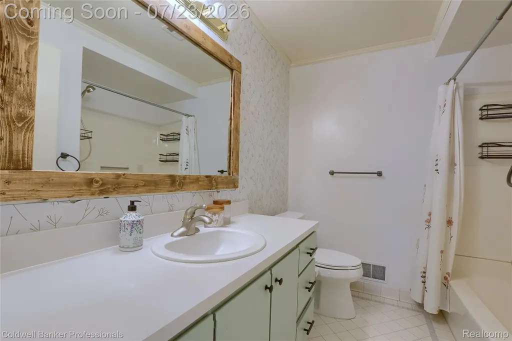 37161 Castleton Drive Sterling Heights City MI 48312