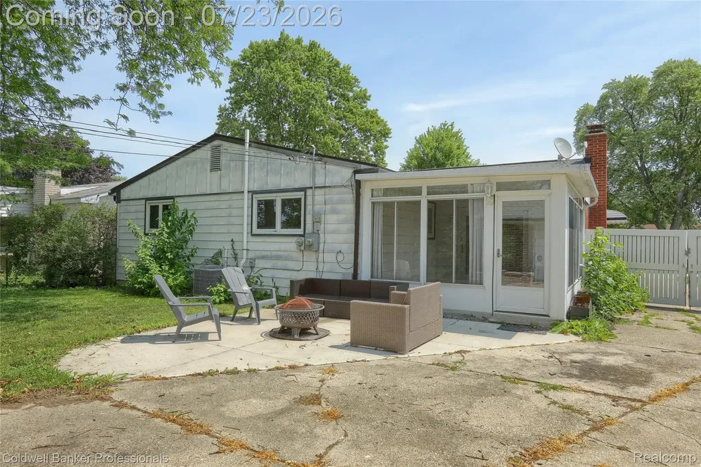 37161 Castleton Drive Sterling Heights City MI 48312