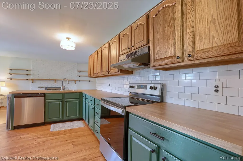 37161 Castleton Drive Sterling Heights City MI 48312