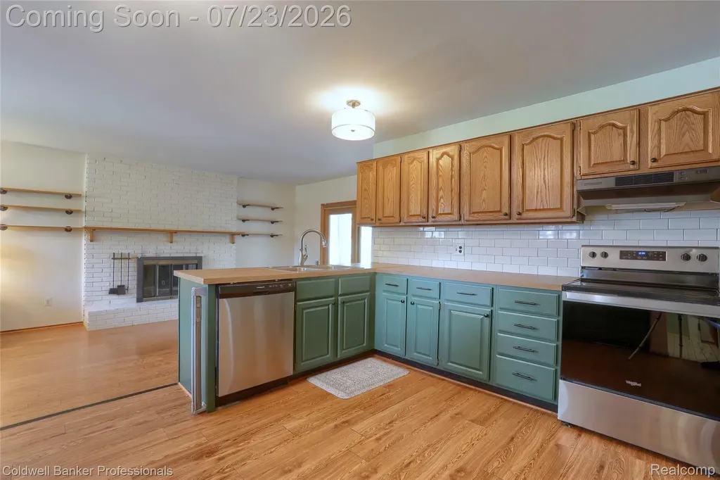 37161 Castleton Drive Sterling Heights City MI 48312