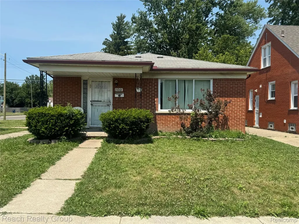 15201 Eastburn Street Detroit City MI 48205