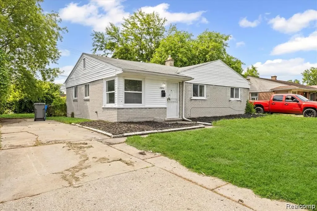 3930 Bayhan Inkster City MI 48141