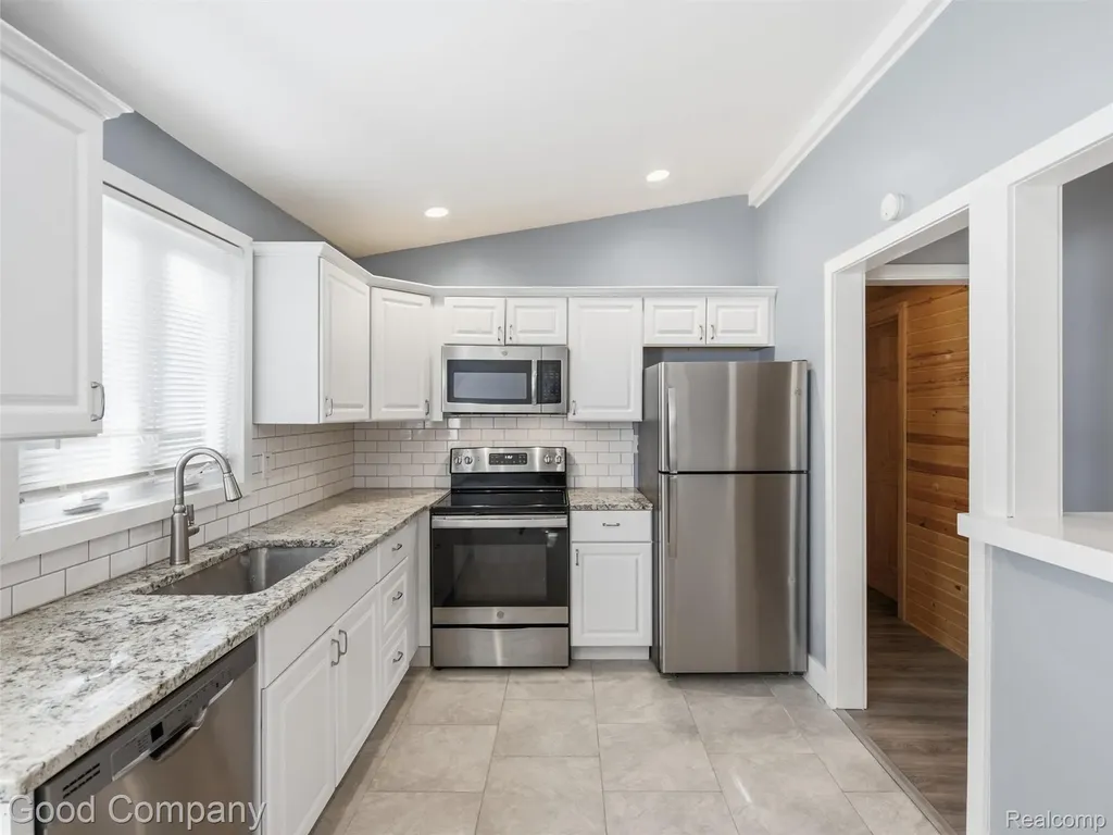 4030 Manitoba Street Auburn Hills City MI 48326